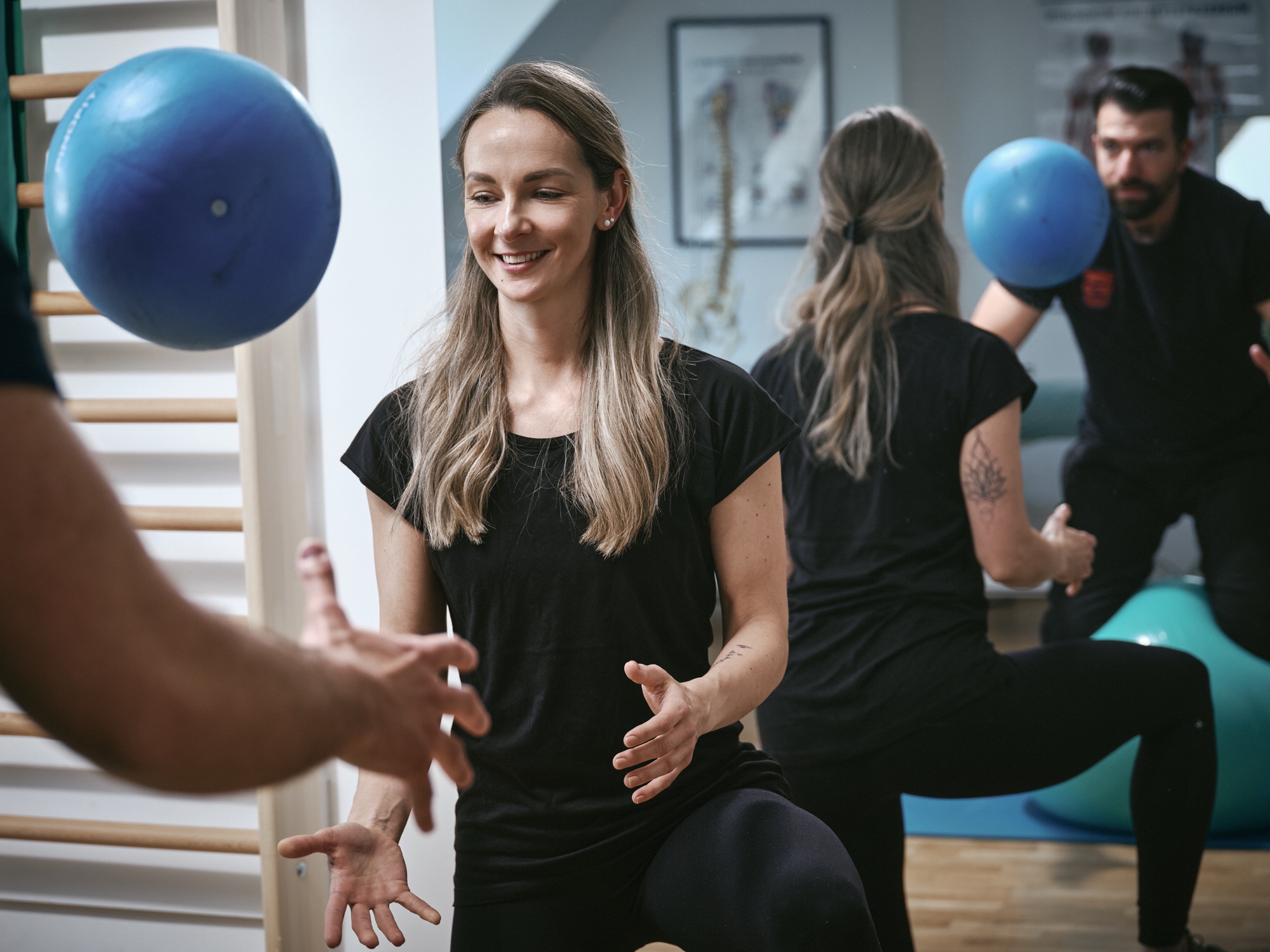 Balltraining mit Patientin